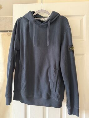 Men’s Navy stone island hoodie in medium